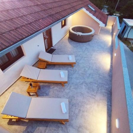 Maris Appartement Vodenjak Buitenkant foto