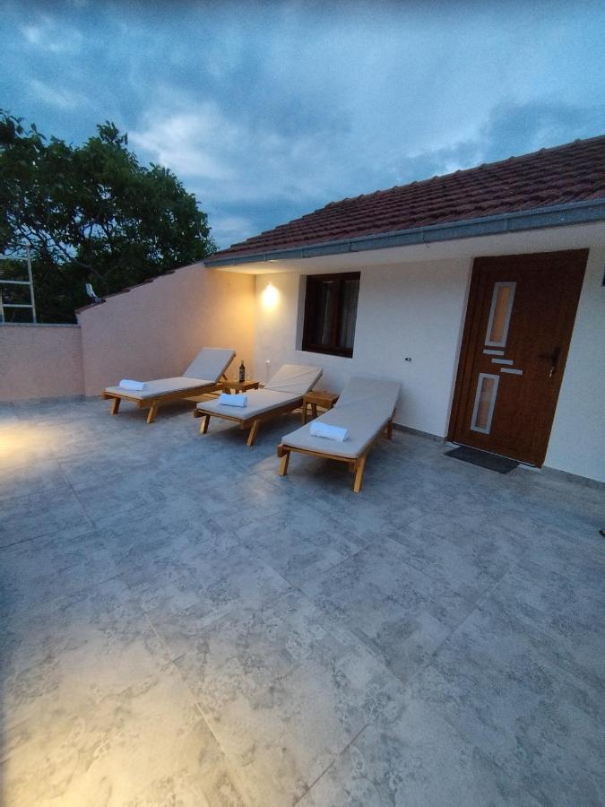 Maris Appartement Vodenjak Buitenkant foto