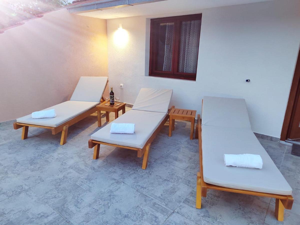 Maris Appartement Vodenjak Buitenkant foto