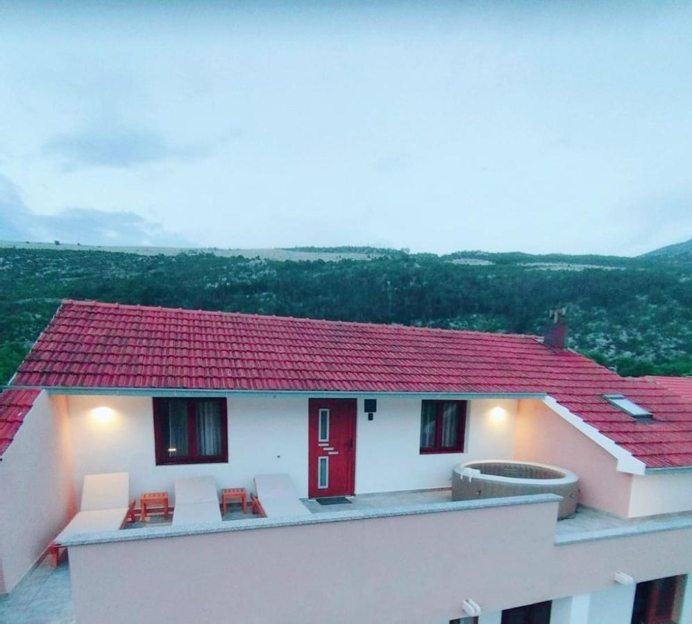 Maris Appartement Vodenjak Buitenkant foto