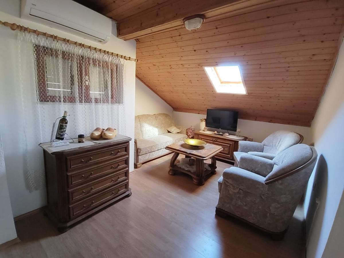 Maris Appartement Vodenjak Buitenkant foto
